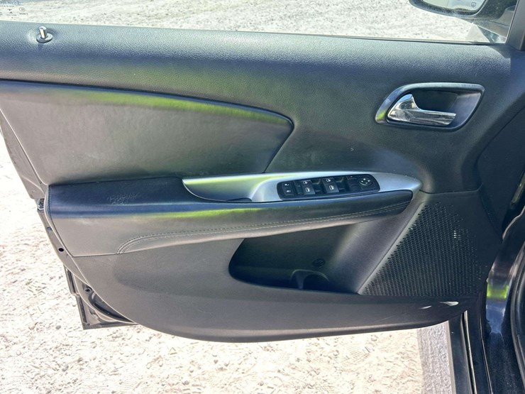 2015-dodge-journey-image-11