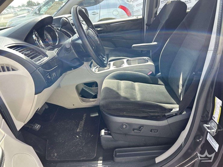 2016-dodge-grand-caravan-image-12