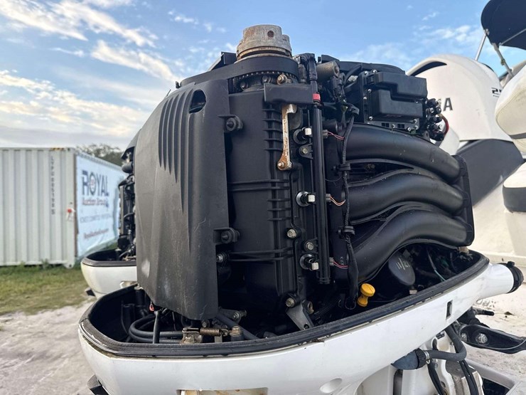 2018-regal-29obx-29ft-yacht-with-34ft-trailer-image-18