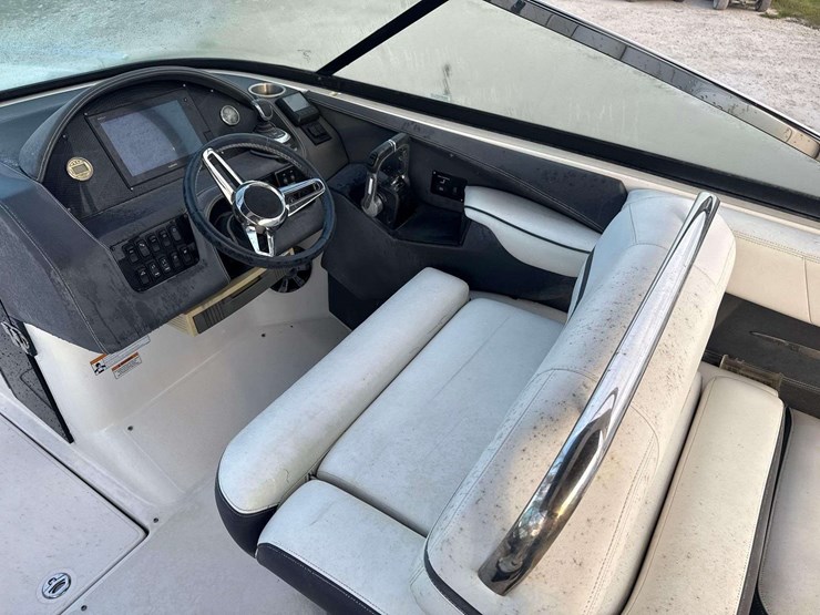 2018-regal-29obx-29ft-yacht-with-34ft-trailer-image-30