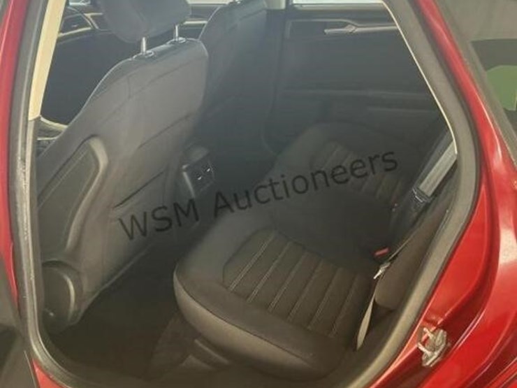 2015-ford-fusion-se-sdn-image-24