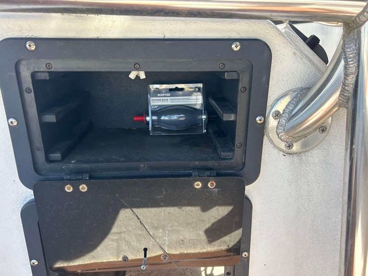 1990-21ft-center-console-fishing-boat-with-t/a-boat-trailer-image-17