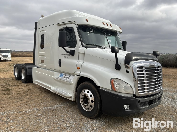 2018-freightliner-cascadia-125-image-3