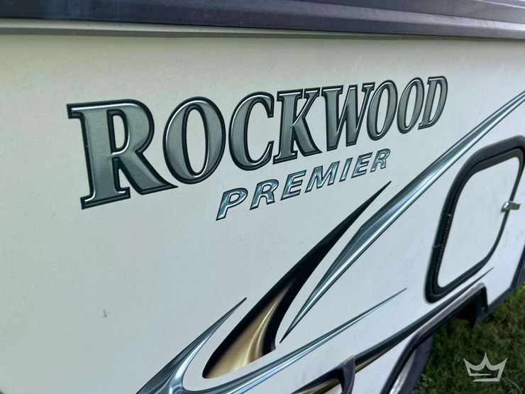 2014-forest-river-rockwood-premier-2317g-s/a-pop-up-trailer-image-11