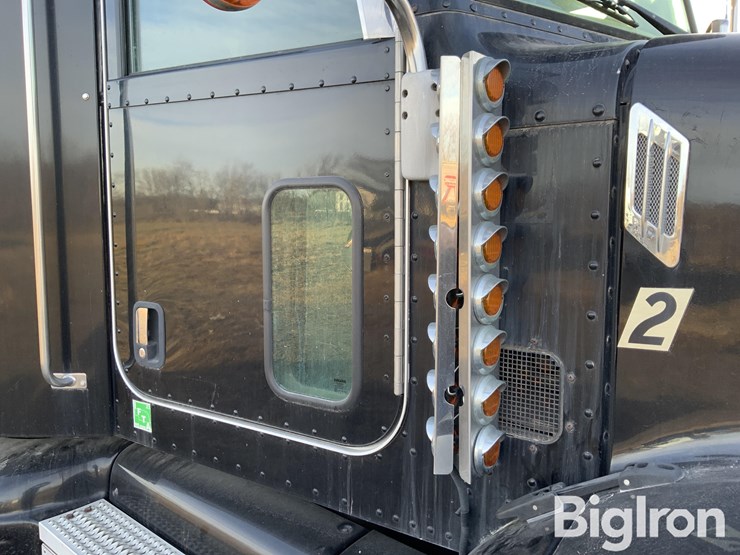 2011-peterbilt-386-image-17