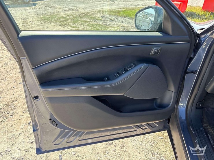 2021-ford-mustang-mach-e-image-11