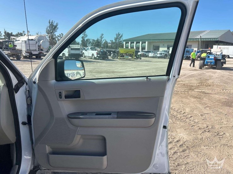 2011-ford-escape-image-21