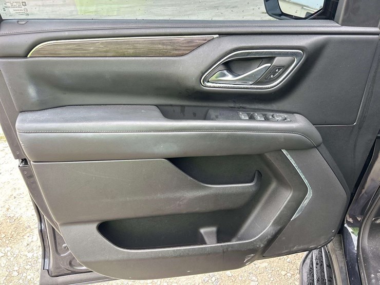 2023-chevrolet-tahoe-image-12