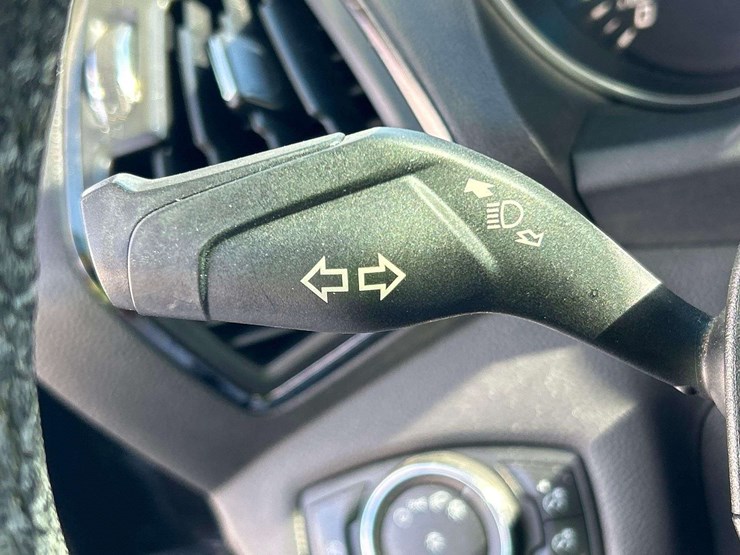 2014-ford-escape-titanium-image-16