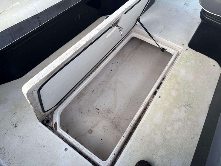 2018-regal-29obx-29ft-yacht-with-34ft-trailer-image-42