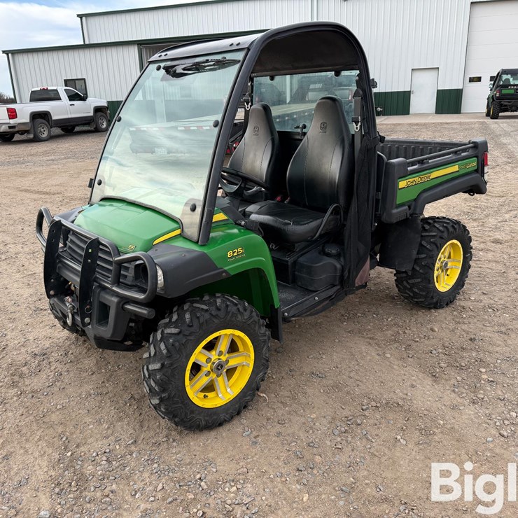 JOHN DEERE GATOR