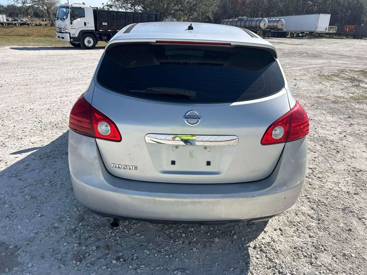 2013-nissan-rouge-suv-image-20