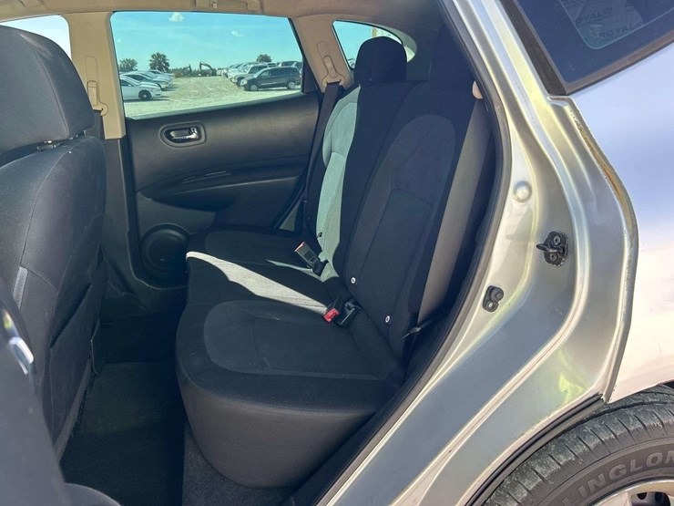 2013-nissan-rouge-suv-image-16