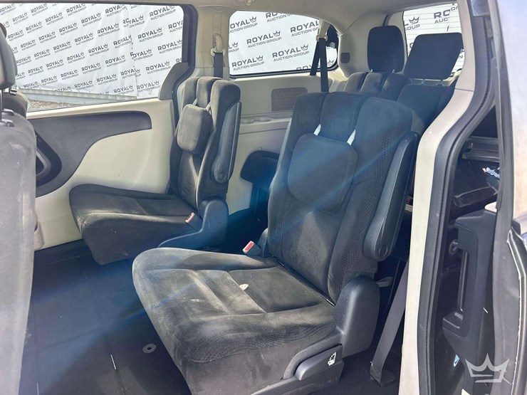 2016-dodge-grand-caravan-image-21