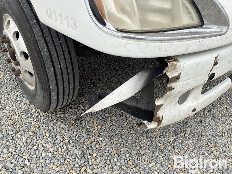 2011-freightliner-columbia-120-image-12