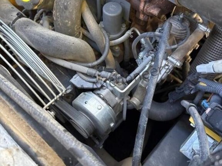 new-holland-l216-image-15