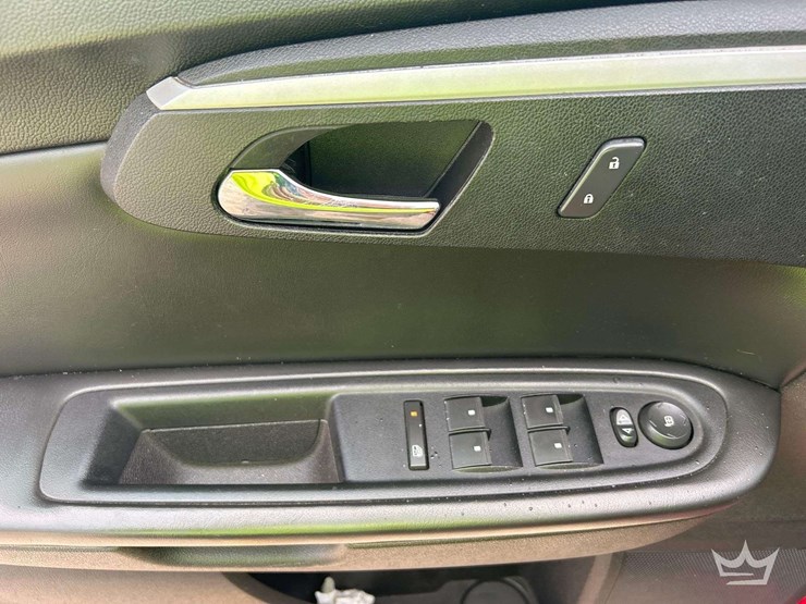 2012-chevrolet-traverse-image-12