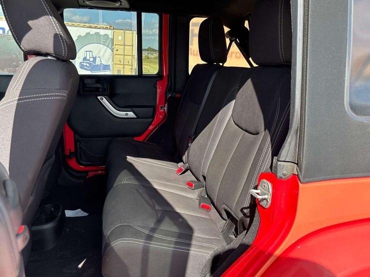 2013-jeep-wrangler-image-23