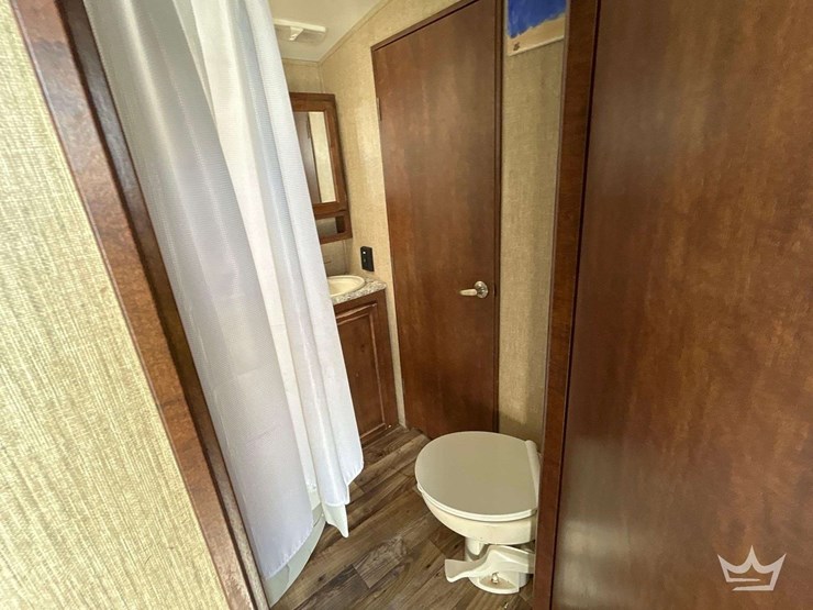 2018-keystone-outback-super-lite-330rl-t/a-travel-trailer-image-8