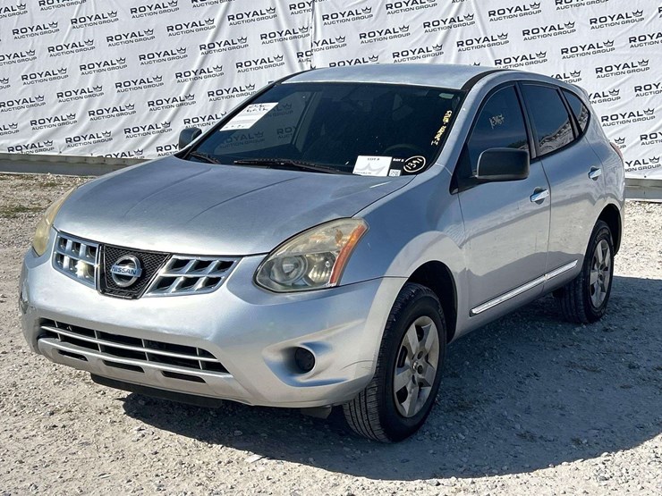 2013-nissan-rouge-suv-image-1