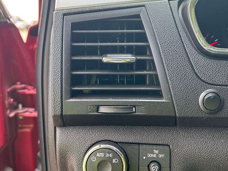 2012-chevrolet-traverse-image-17