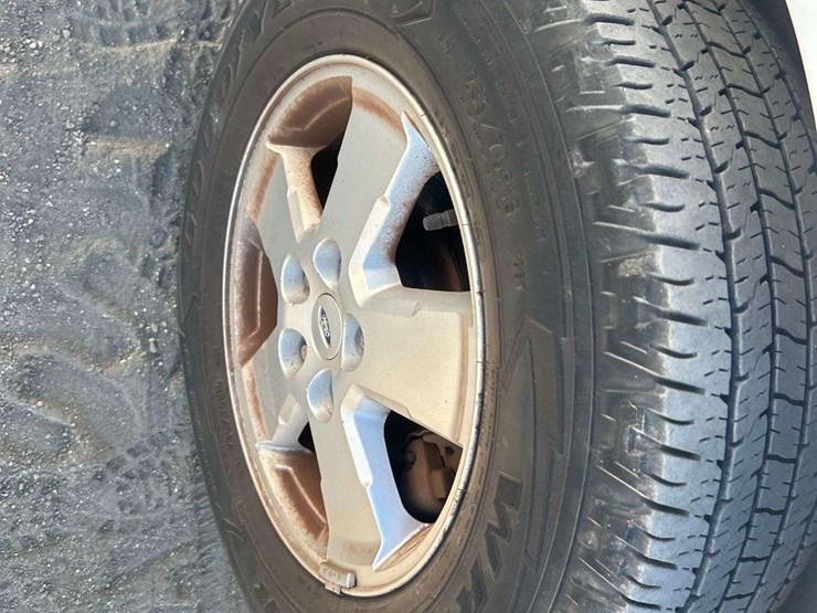 2011-ford-escape-image-23