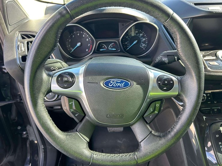 2014-ford-escape-titanium-image-13