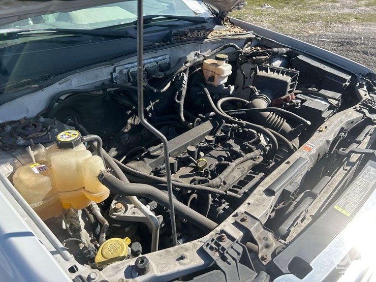 2011-ford-escape-image-6