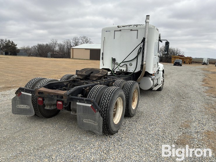 2011-freightliner-columbia-120-image-5