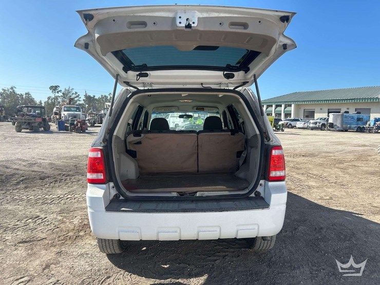 2011-ford-escape-image-18