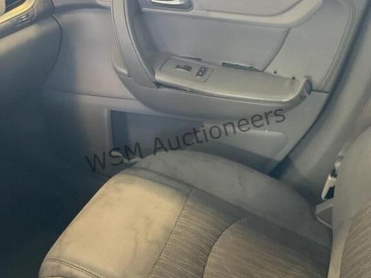 chevrolet-traverse-ls-image-21