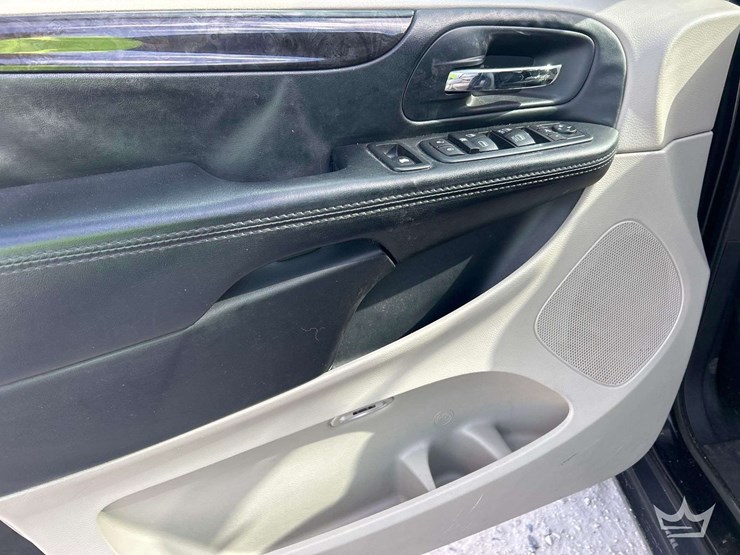 2016-dodge-grand-caravan-image-11