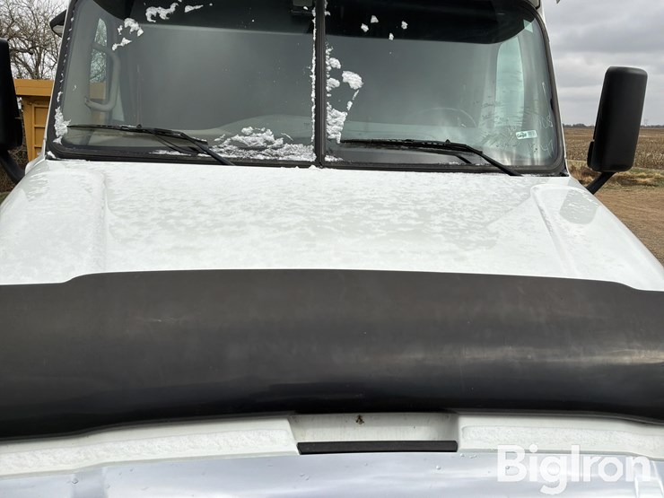 2018-freightliner-cascadia-125-image-12