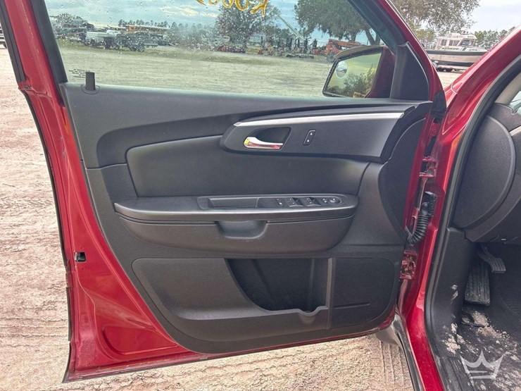 2012-chevrolet-traverse-image-11