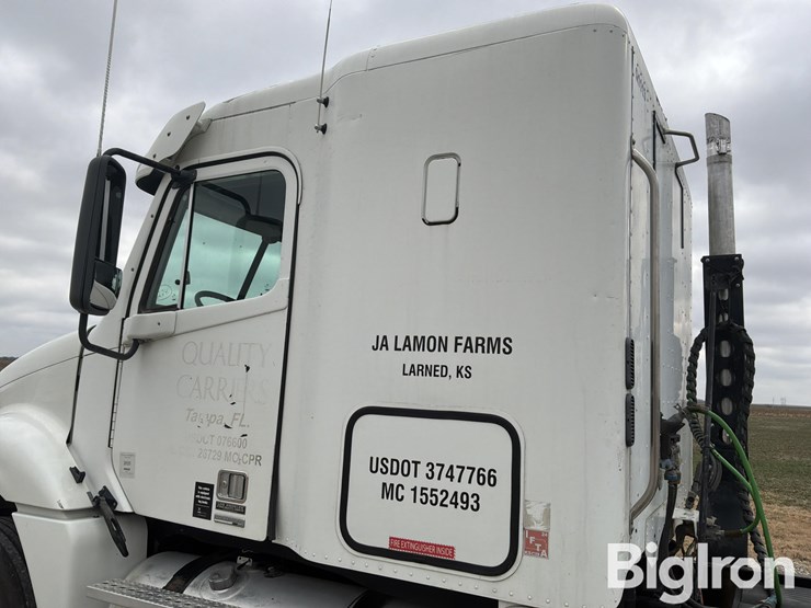 2011-freightliner-columbia-120-image-20