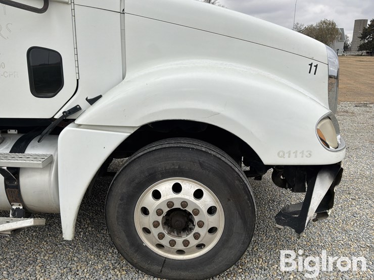 2011-freightliner-columbia-120-image-16
