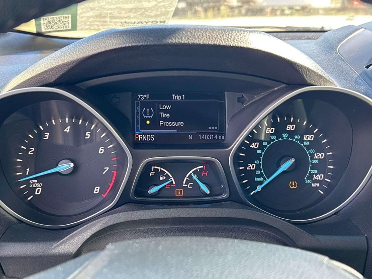 2014-ford-escape-titanium-image-14