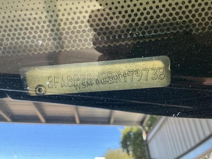 2011-ford-crown-victoria-sdn-image-13