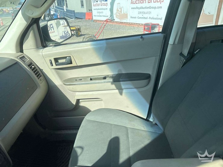 2011-ford-escape-image-15