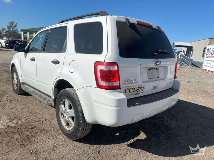 2011-ford-escape-image-3