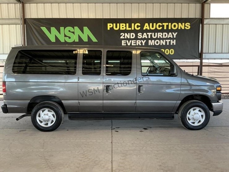 2009-ford-e150-image-1