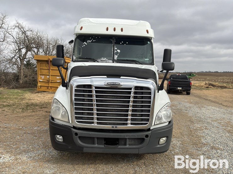 2018-freightliner-cascadia-125-image-2
