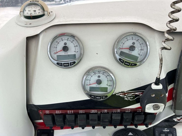 2014-glasstream-360-scx-twin-400r-mercury's-with-triple-axle-aluminum-trailer-image-12