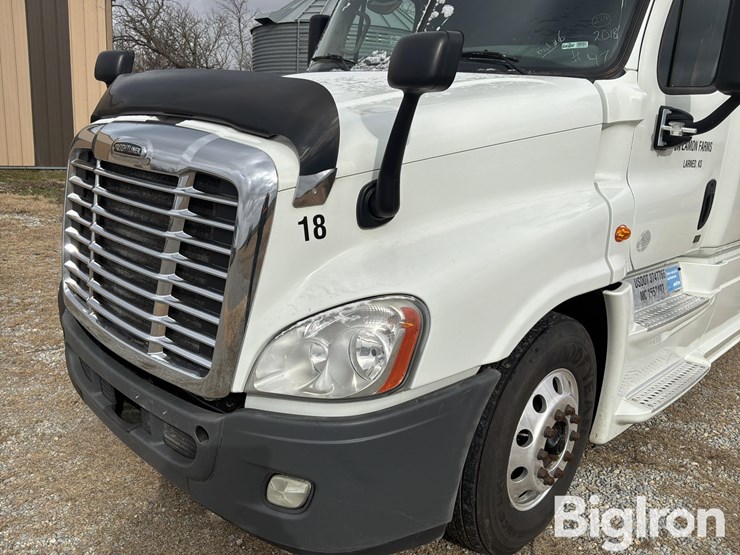 2018-freightliner-cascadia-125-image-9
