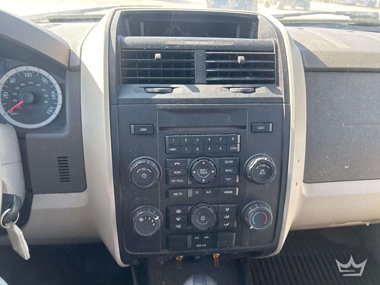 2011-ford-escape-image-14