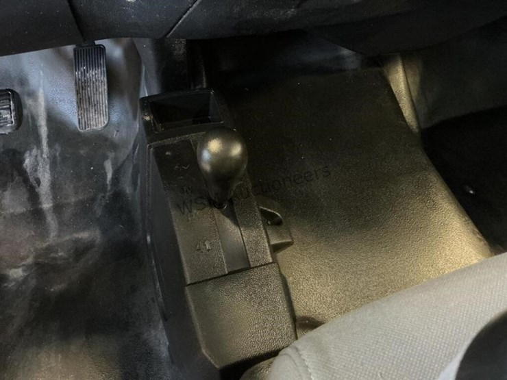 2015-chevrolet-silverado-1500-image-17