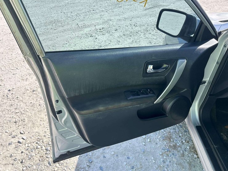 2013-nissan-rouge-suv-image-11