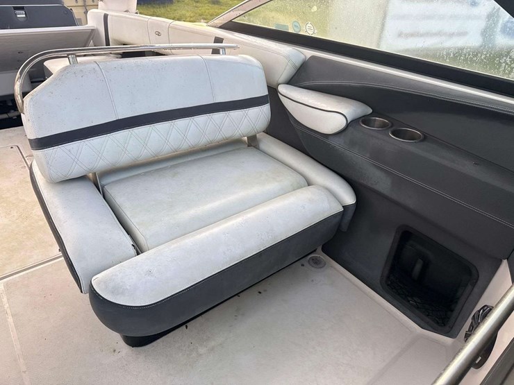 2018-regal-29obx-29ft-yacht-with-34ft-trailer-image-31