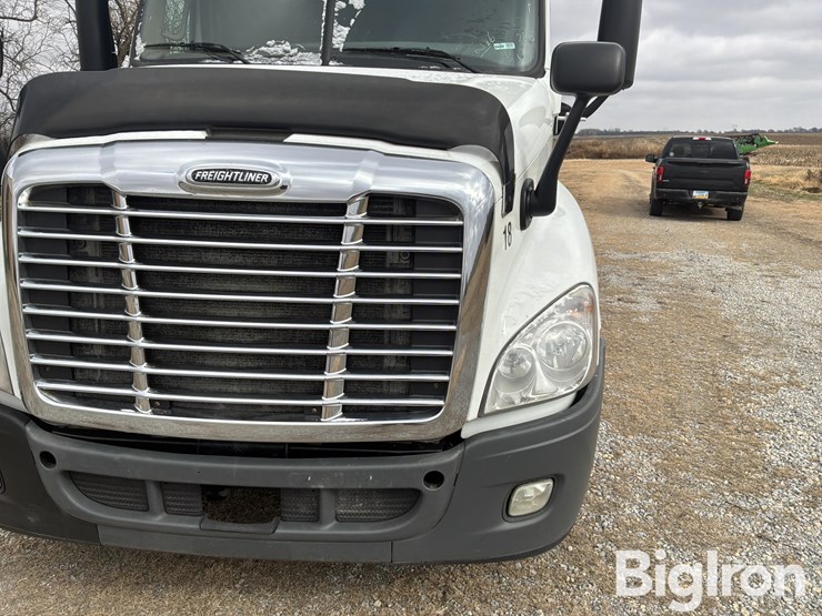 2018-freightliner-cascadia-125-image-10