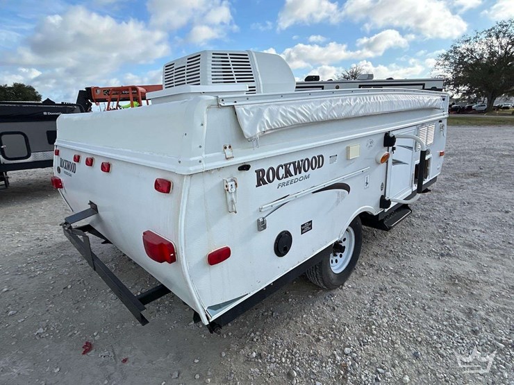 2015-forest-river-rockwood-freedom-s/a-pop-up-trailer-image-3